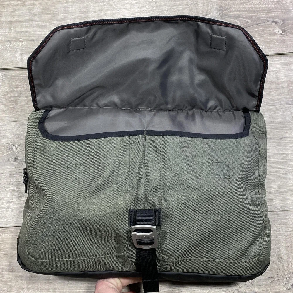 Timbuk2 Laptop Bag 20 Inch Green Soft Case Mens Briefcase‎ Padded Compartment